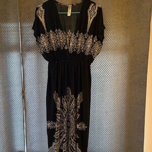 Chic Black and Cream Maxi Dress (mid Length)